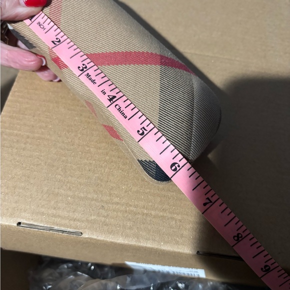 Burberry Glasses Case - Picture 6 of 7